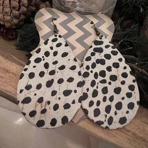 Leather Cork Black Cheetah Earings